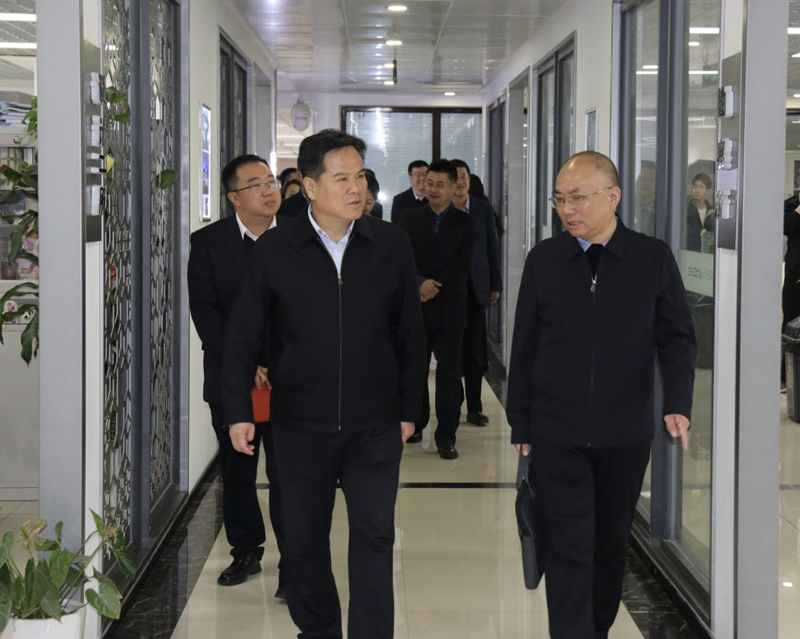 学校党委书记狄生奎深入公司开展深化学校综合改革实地调研工作
