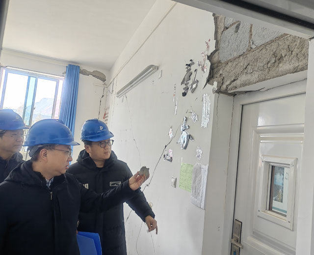 董事长赴积石山县灾后恢复重建工作一线慰问公司干部员工并开展现场调研